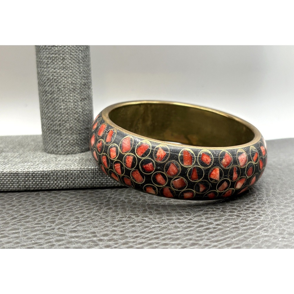 VTG Ethnic Brass Tone Black Red Coral Chip Circles Bangle Boho Bracelet 8.25" - Picture 4 of 6